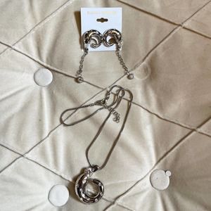 Set of two, Hon style Earrings and Necklaces